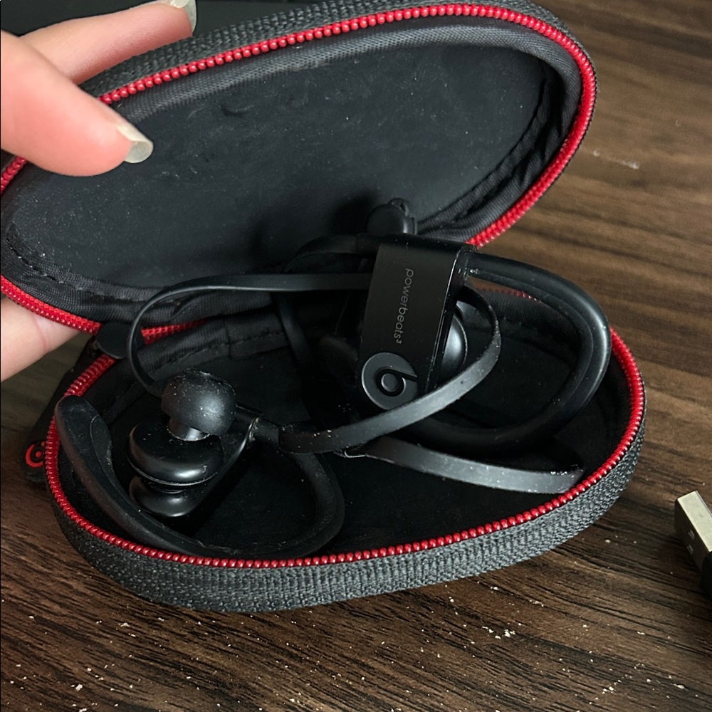 Beats Black Wireless Earphones with Case